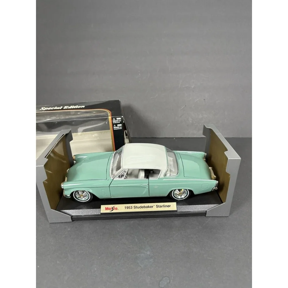 Maisto 1953 Studebaker Starliner 1:18 Scale Diecast Model Car – Special Edition